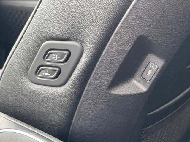 new 2025 Kia Carnival car, priced at $50,000