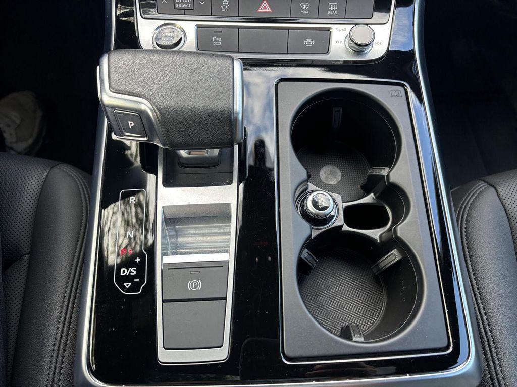 Audi Q7 view 51