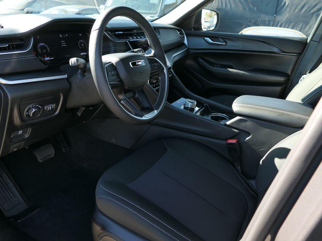 used 2025 Jeep Grand Cherokee car, priced at $35,000