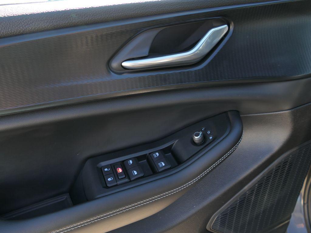 used 2025 Jeep Grand Cherokee car, priced at $35,000