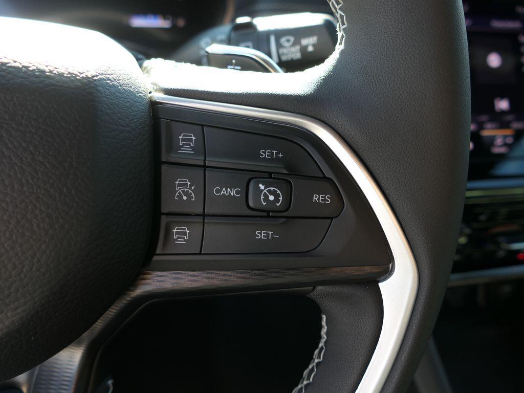 used 2025 Jeep Grand Cherokee car, priced at $35,000