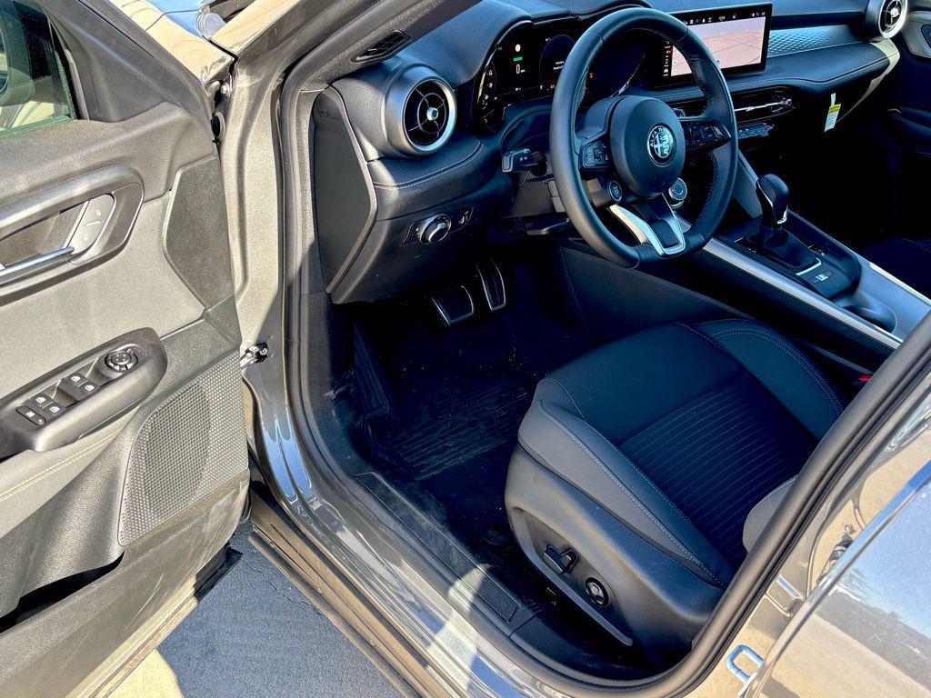 new 2025 Alfa Romeo Tonale car