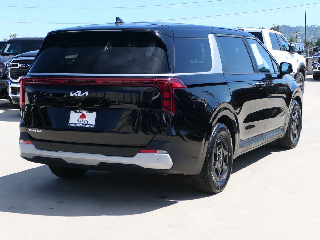 used 2025 Kia Carnival car, priced at $32,500