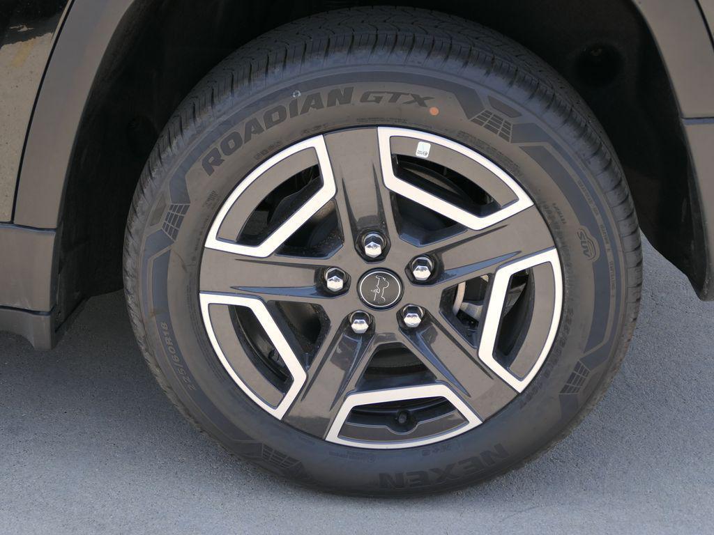 new 2026 Jeep Cherokee car, priced at $42,522