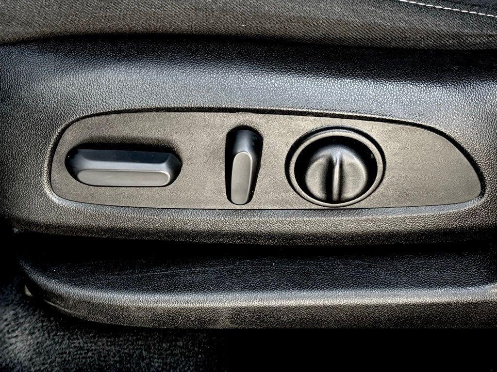 used 2023 Chevrolet Traverse car, priced at $25,000