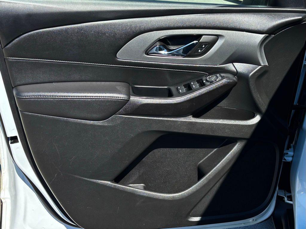 used 2023 Chevrolet Traverse car, priced at $25,000