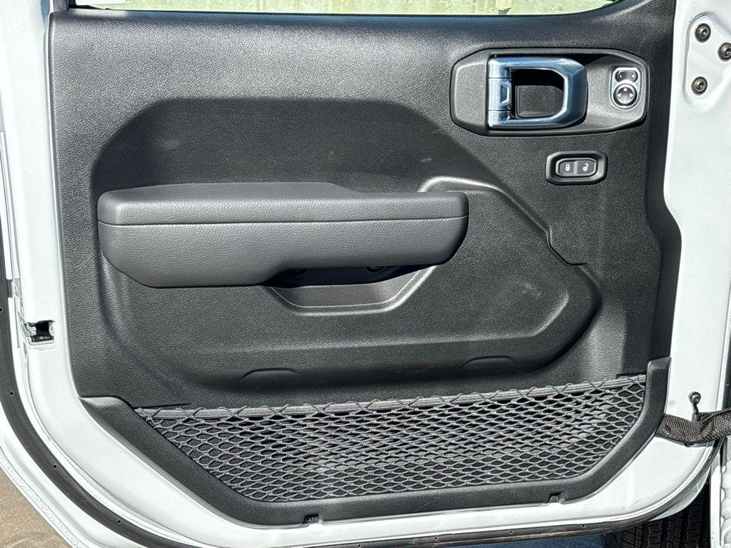 new 2026 Jeep Wrangler car, priced at $46,044