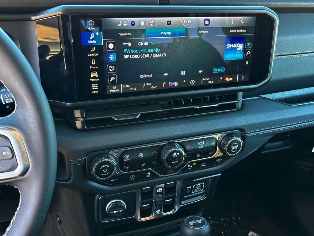 new 2025 Jeep Wrangler car, priced at $48,846