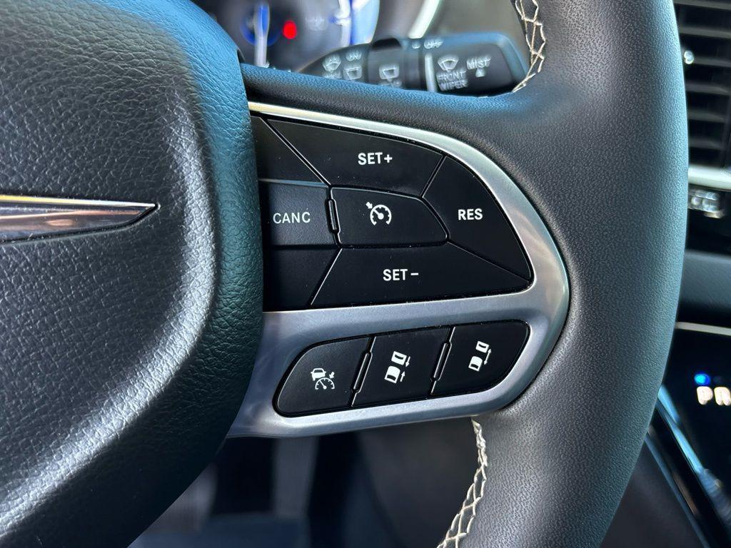 used 2025 Chrysler Pacifica car, priced at $30,500