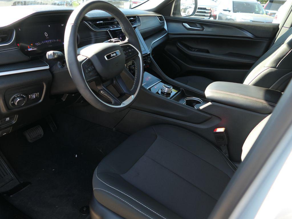 used 2025 Jeep Grand Cherokee car, priced at $34,500