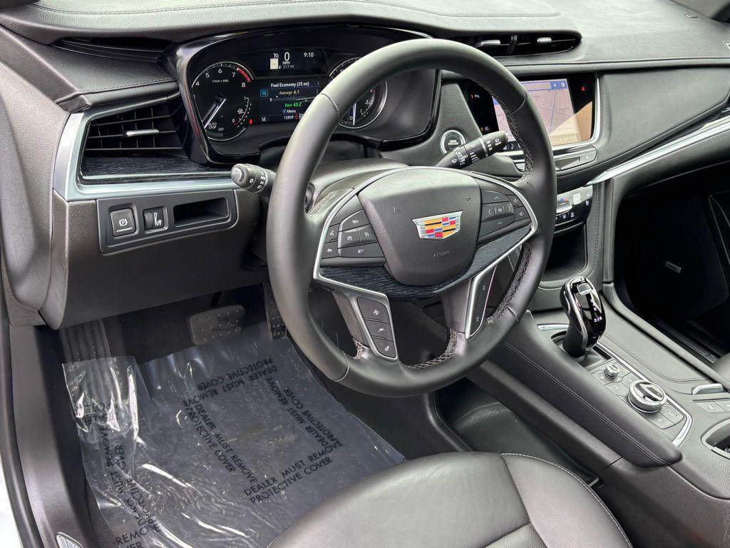 used 2025 Cadillac XT5 car, priced at $41,500