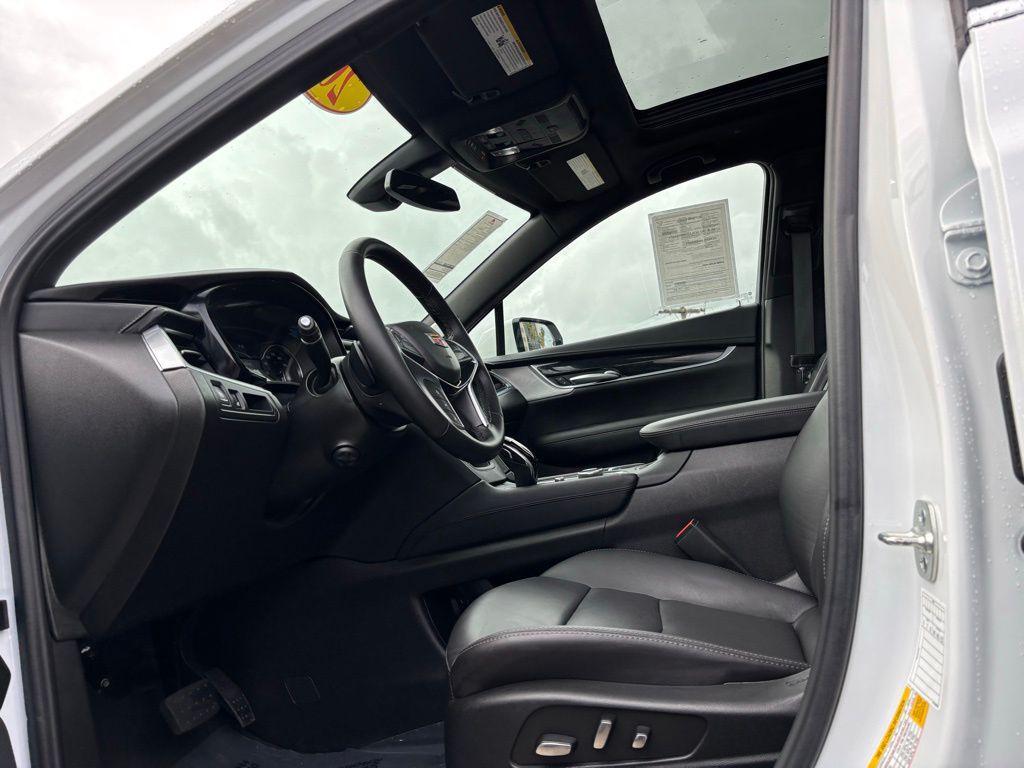 used 2025 Cadillac XT5 car, priced at $41,500