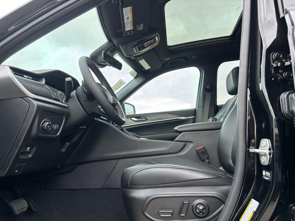 new 2025 Jeep Grand Cherokee car, priced at $44,219