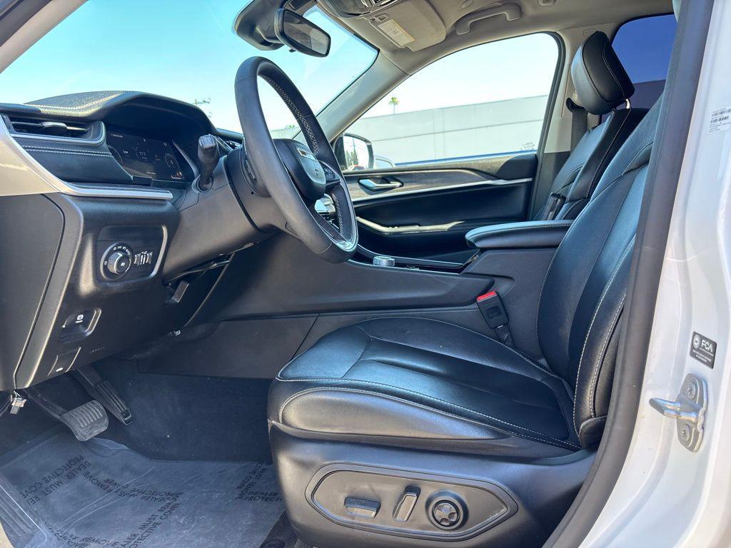 used 2023 Jeep Grand Cherokee car, priced at $33,000