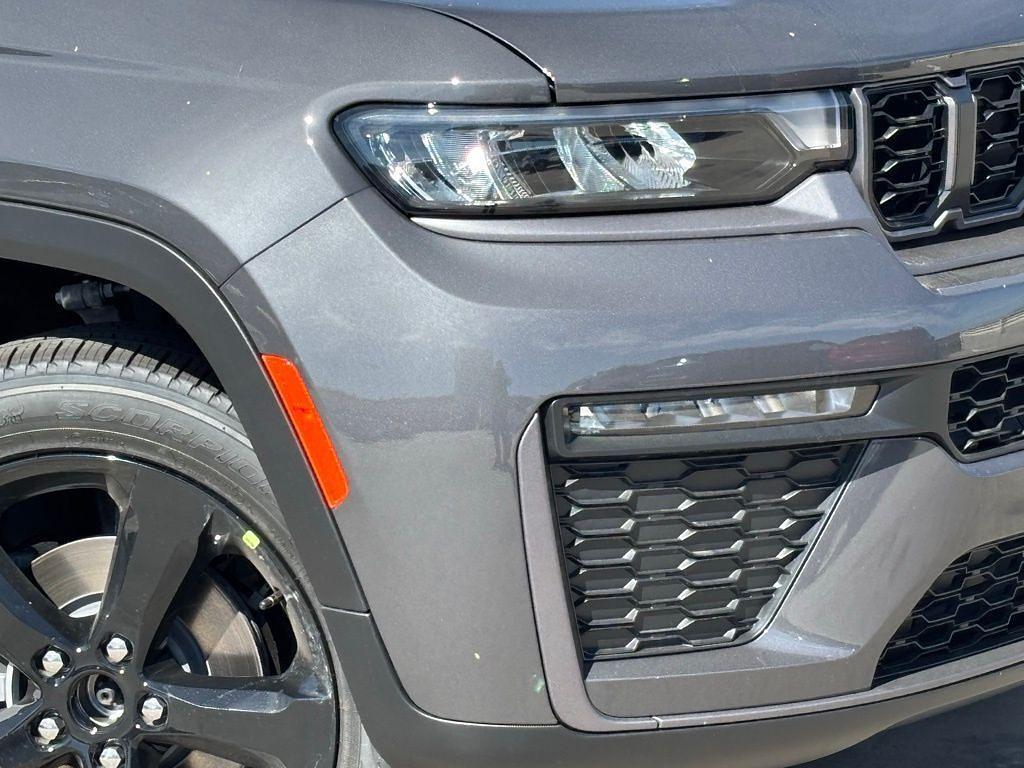 new 2026 Jeep Grand Cherokee car, priced at $43,257