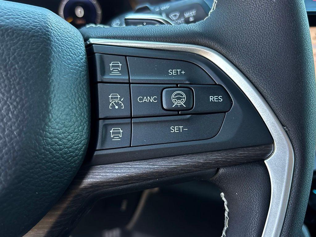 new 2026 Jeep Grand Cherokee car, priced at $43,257