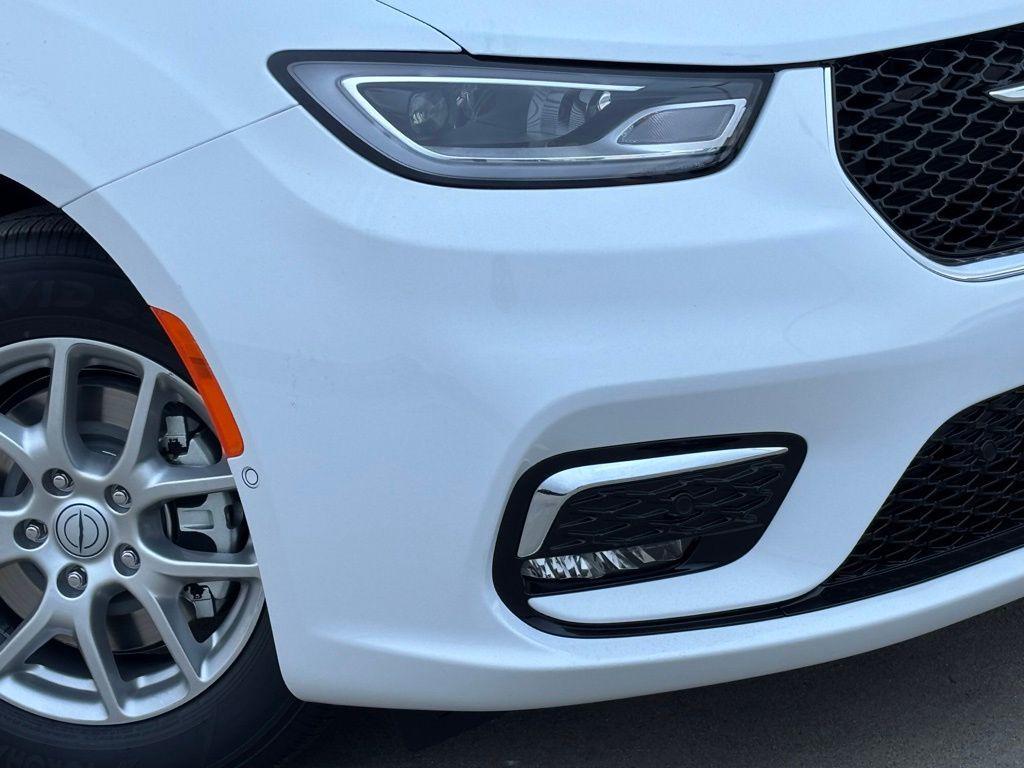 new 2026 Chrysler Pacifica car, priced at $43,273