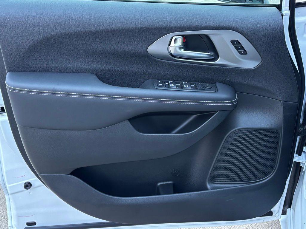 new 2026 Chrysler Pacifica car, priced at $43,273