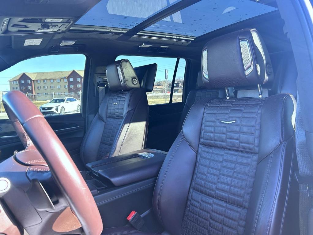 used 2023 Cadillac Escalade ESV car, priced at $76,550