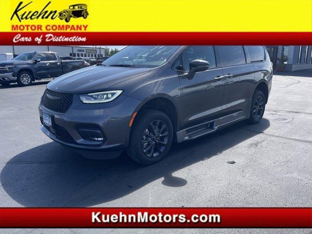used 2021 Chrysler Pacifica car, priced at $51,995