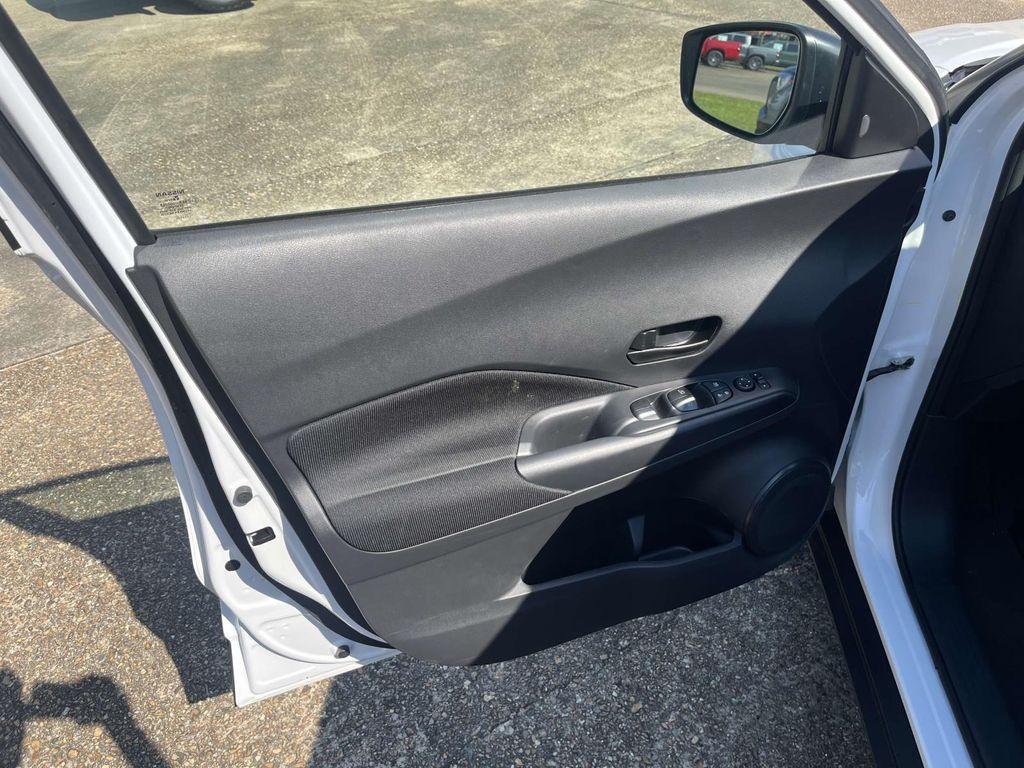 new 2025 Nissan Kicks car, priced at $23,349