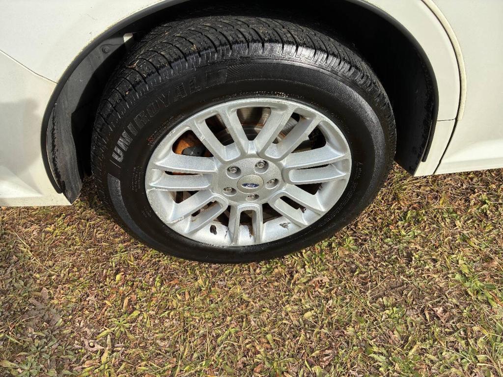 used 2013 Ford Flex car, priced at $5,500