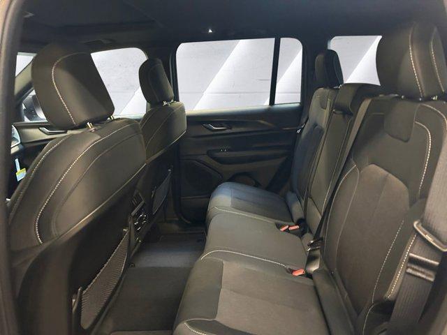 new 2025 Jeep Grand Cherokee car, priced at $40,009