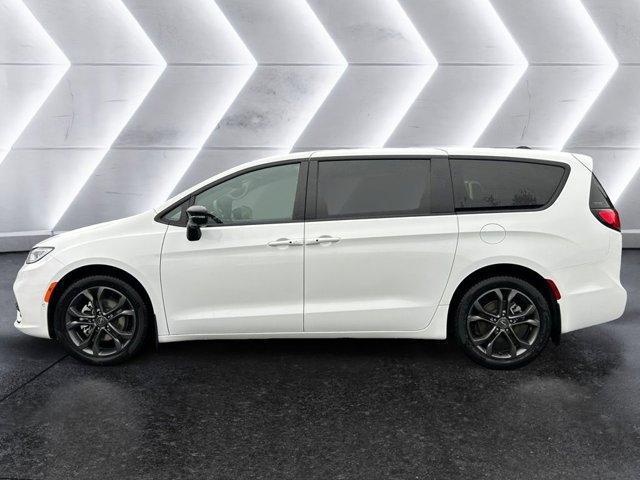 new 2026 Chrysler Pacifica car, priced at $44,677