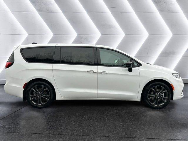 new 2026 Chrysler Pacifica car, priced at $44,677