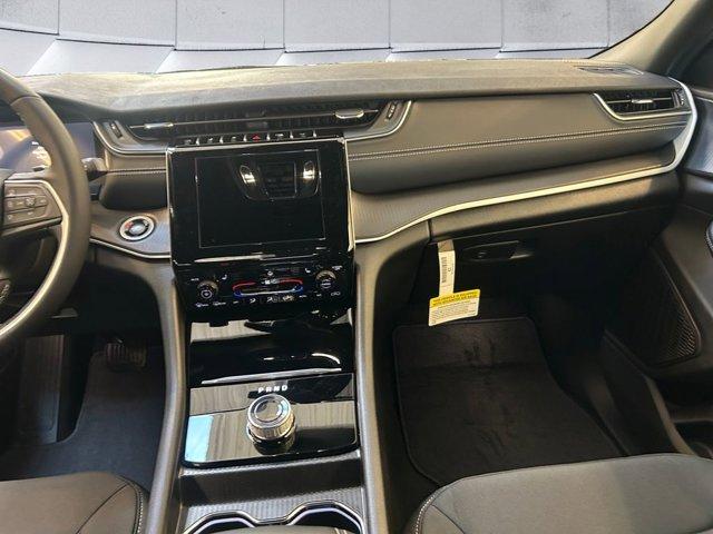 new 2025 Jeep Grand Cherokee car, priced at $40,527