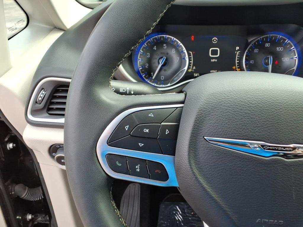 used 2023 Chrysler Pacifica car, priced at $25,995