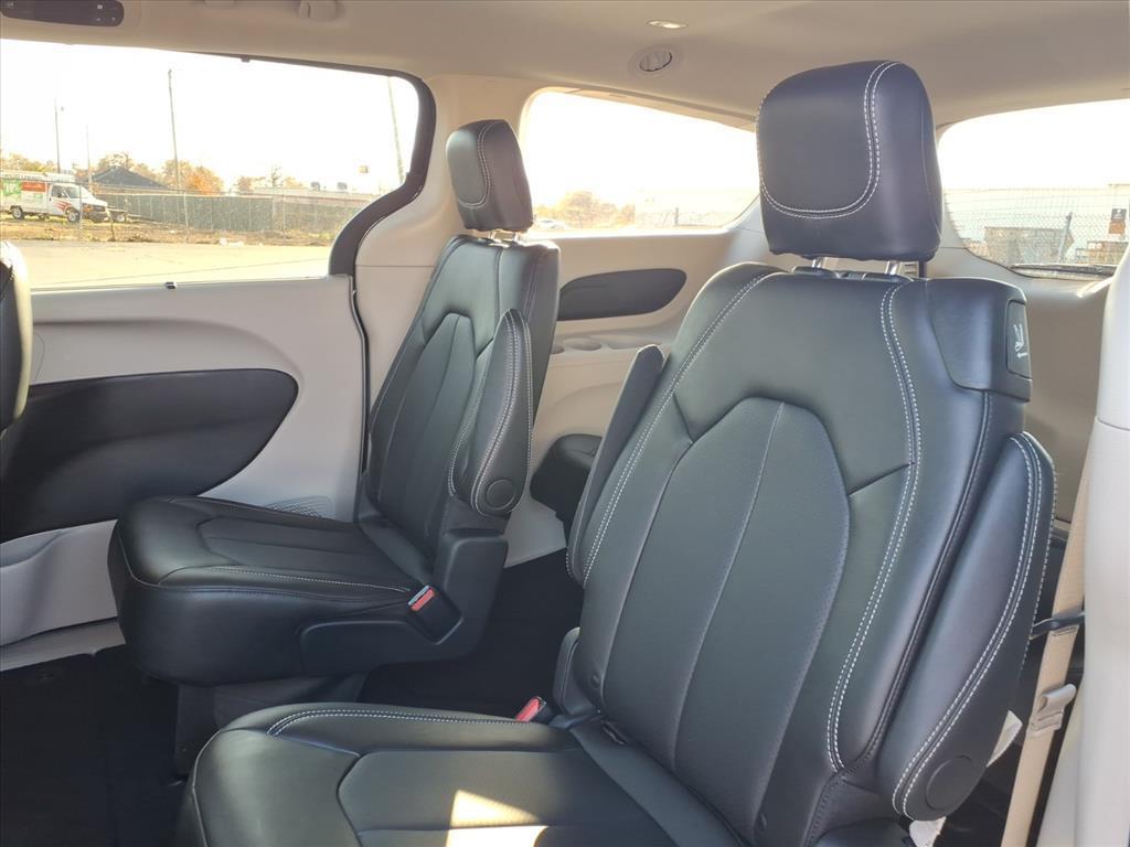 used 2024 Chrysler Pacifica car, priced at $34,977