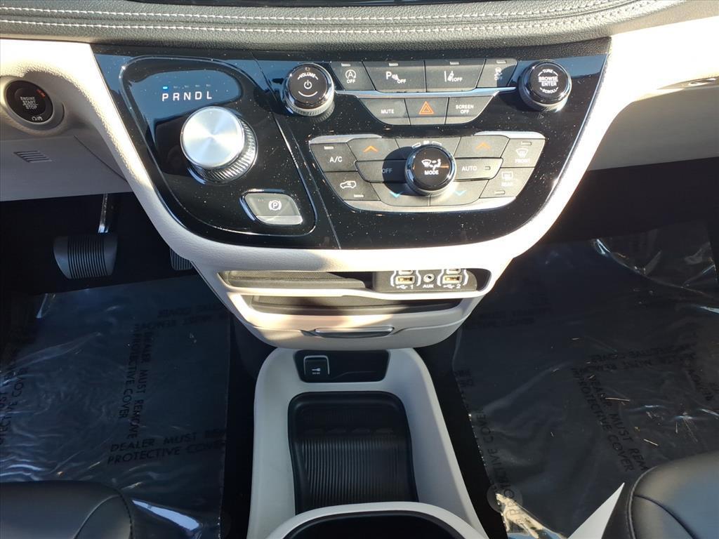 used 2024 Chrysler Pacifica car, priced at $34,977