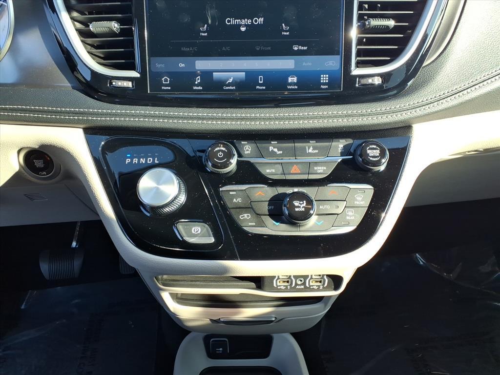 used 2024 Chrysler Pacifica car, priced at $34,977