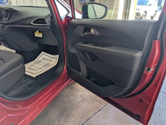 new 2026 Chrysler Pacifica car, priced at $48,770