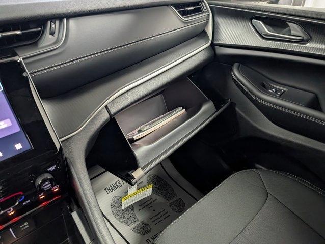 new 2025 Jeep Grand Cherokee car, priced at $42,318