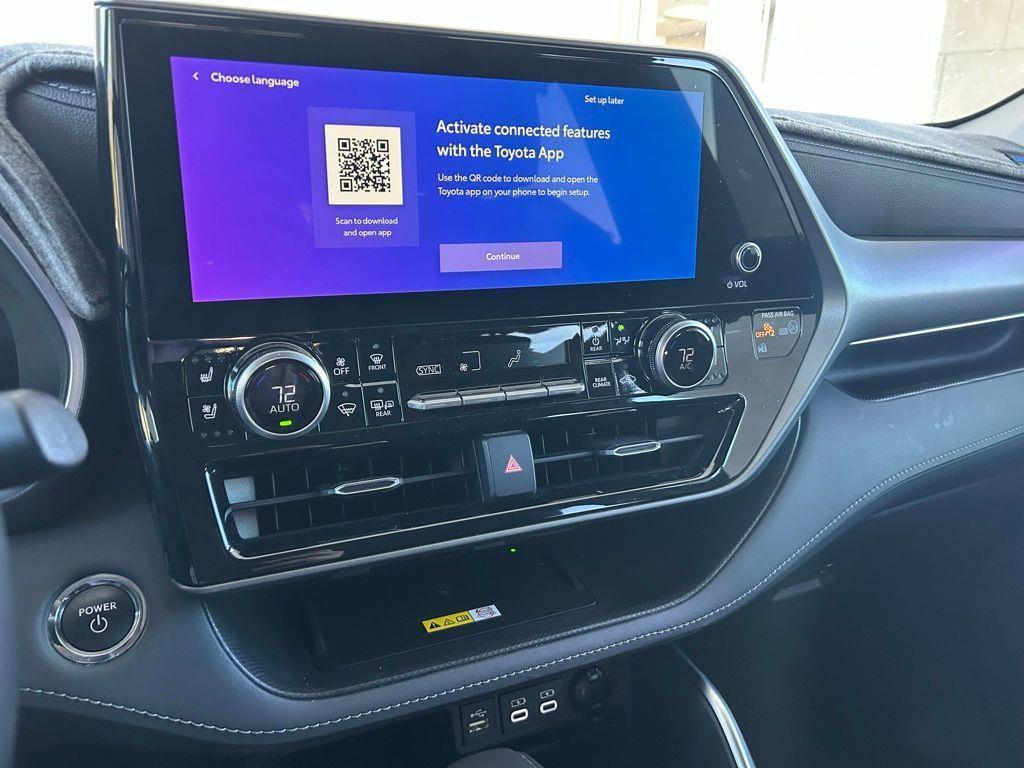 used 2023 Toyota Highlander Hybrid car, priced at $37,900