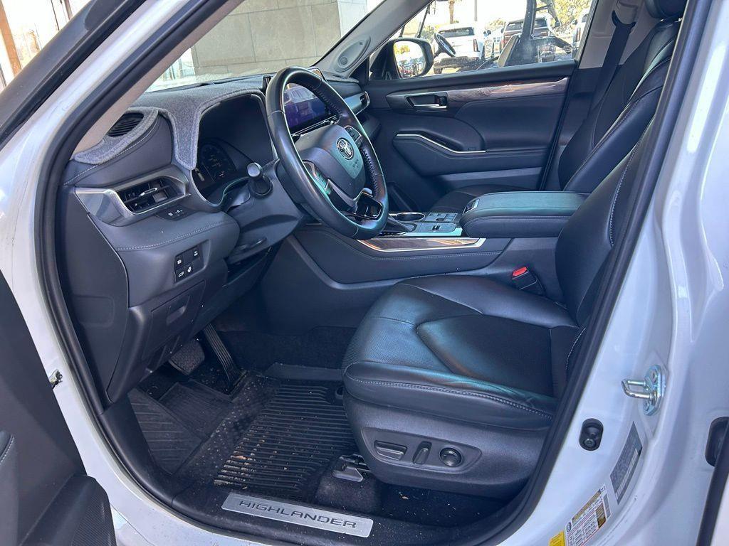 used 2023 Toyota Highlander Hybrid car, priced at $37,900
