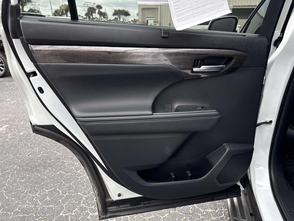 used 2023 Toyota Highlander Hybrid car, priced at $37,900