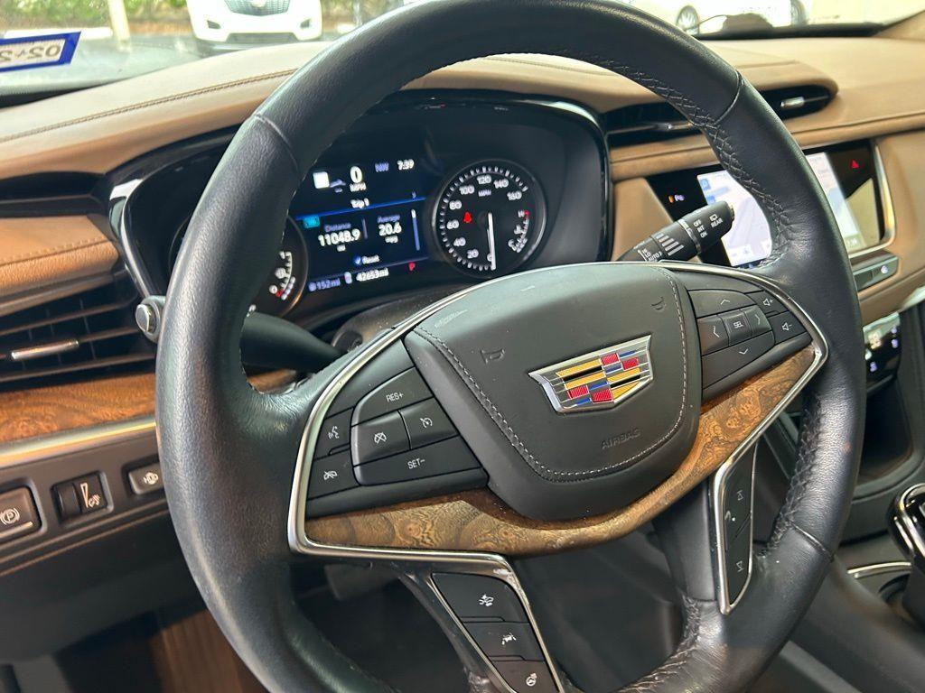 used 2023 Cadillac XT5 car, priced at $38,900
