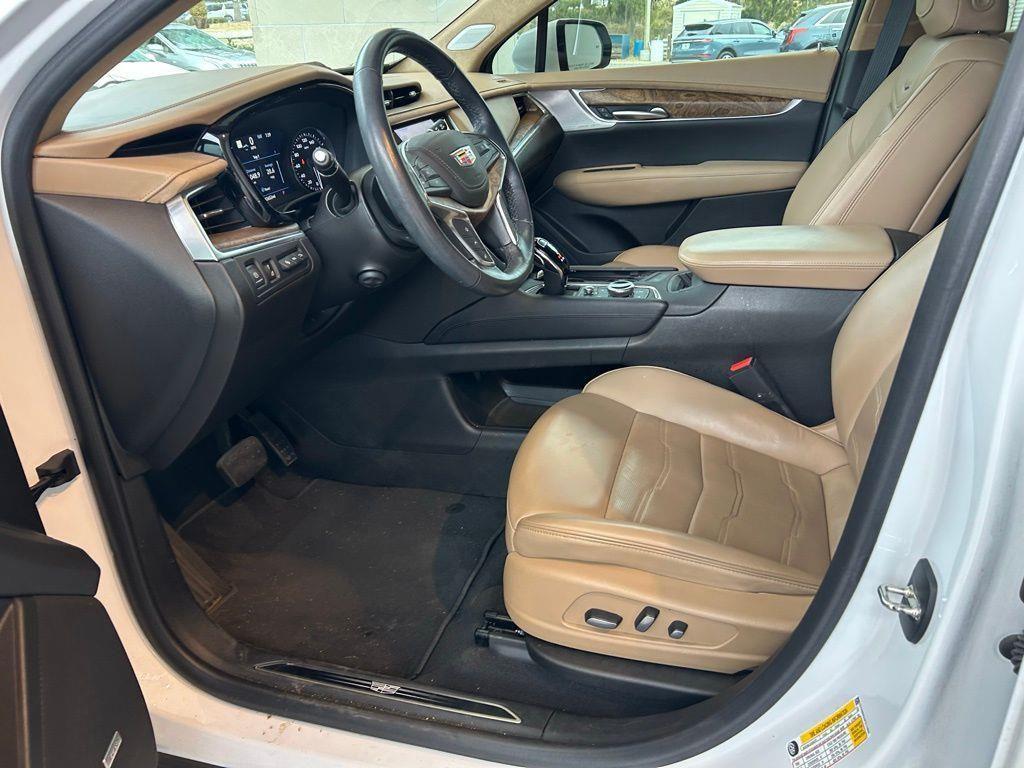 used 2023 Cadillac XT5 car, priced at $38,900