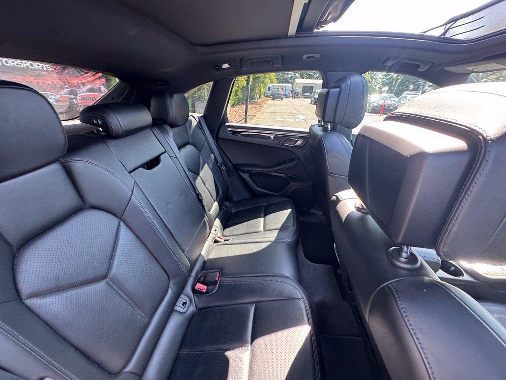 Porsche Macan view 16