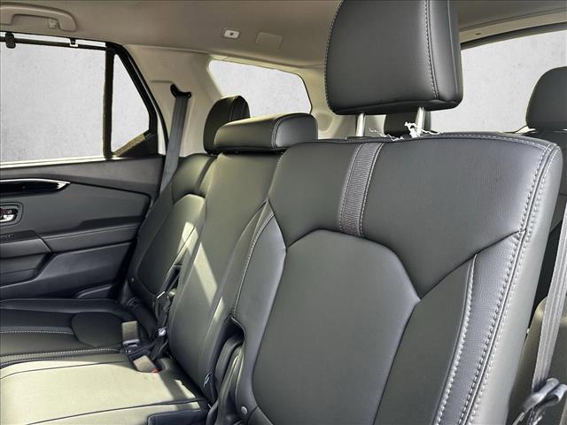 new 2025 Honda Pilot car, priced at $50,280