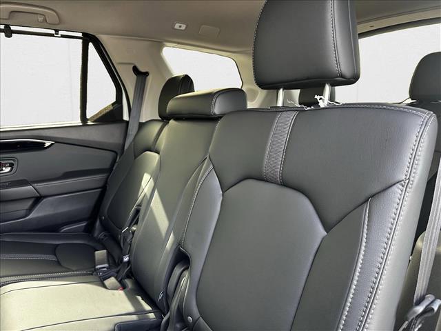 new 2025 Honda Pilot car, priced at $50,280