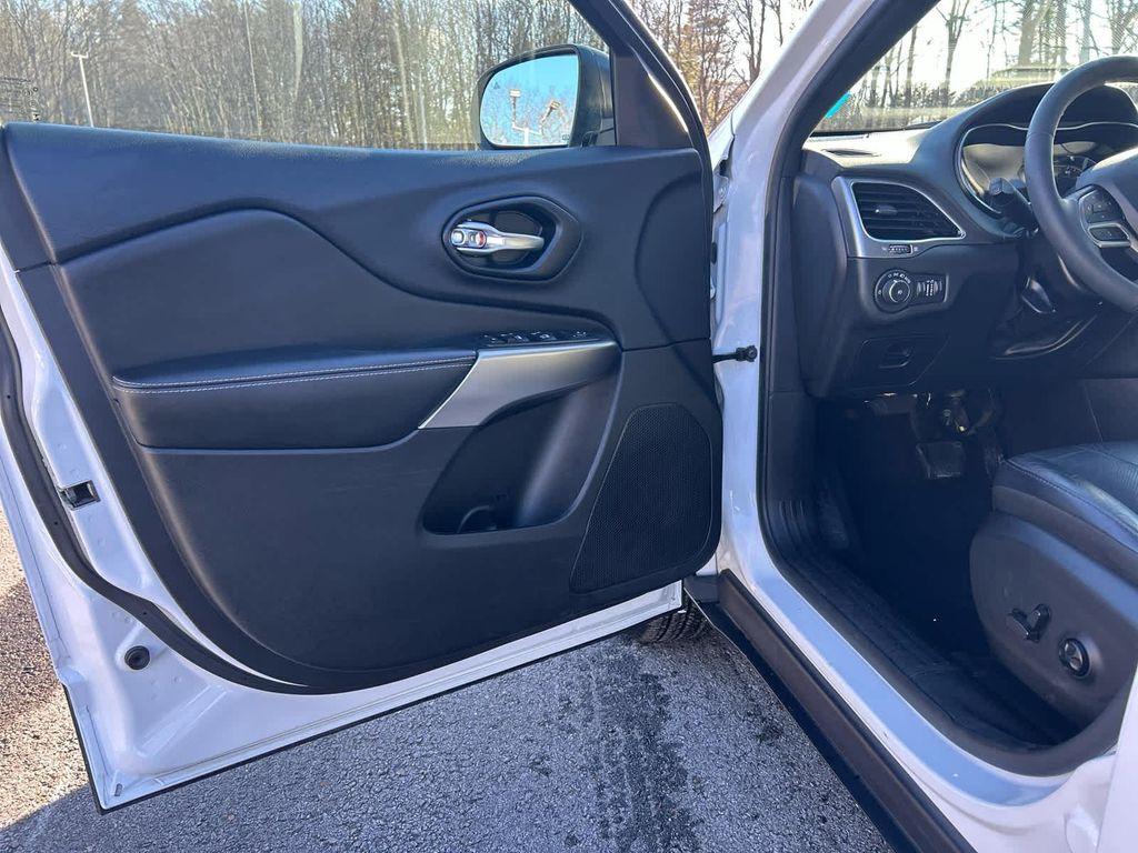 used 2021 Jeep Cherokee car, priced at $21,275