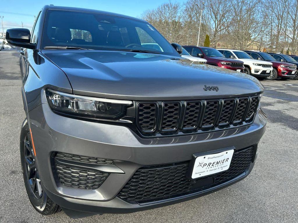 new 2025 Jeep Grand Cherokee car, priced at $42,250