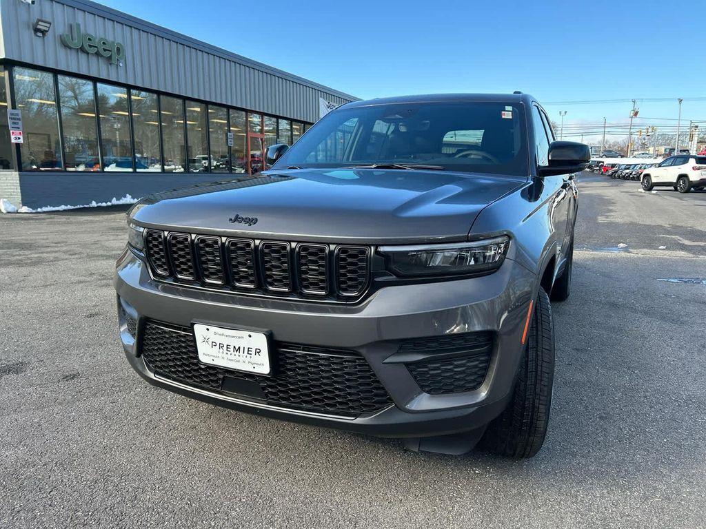 new 2025 Jeep Grand Cherokee car, priced at $42,250
