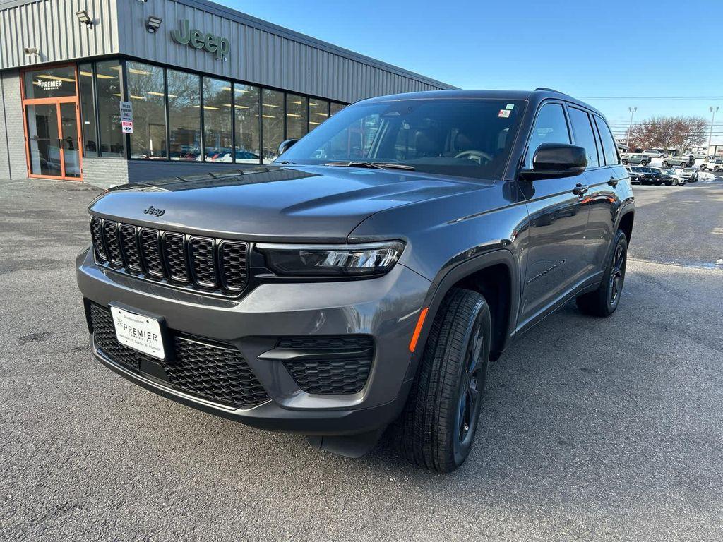 new 2025 Jeep Grand Cherokee car, priced at $42,250
