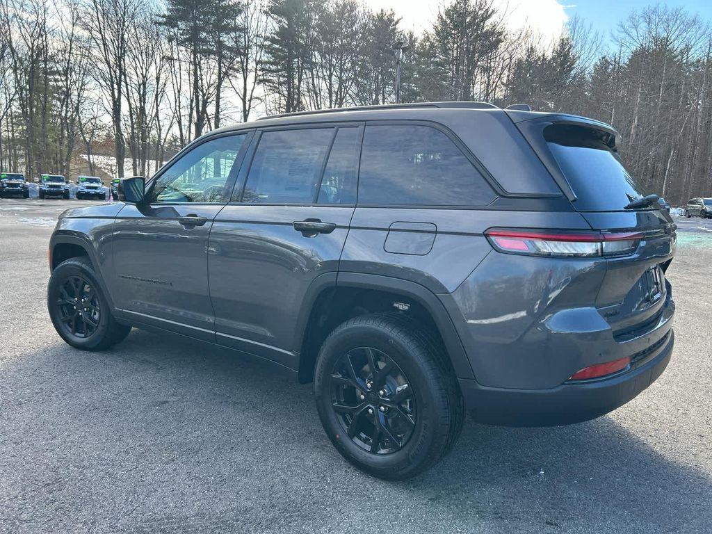 new 2025 Jeep Grand Cherokee car, priced at $42,250
