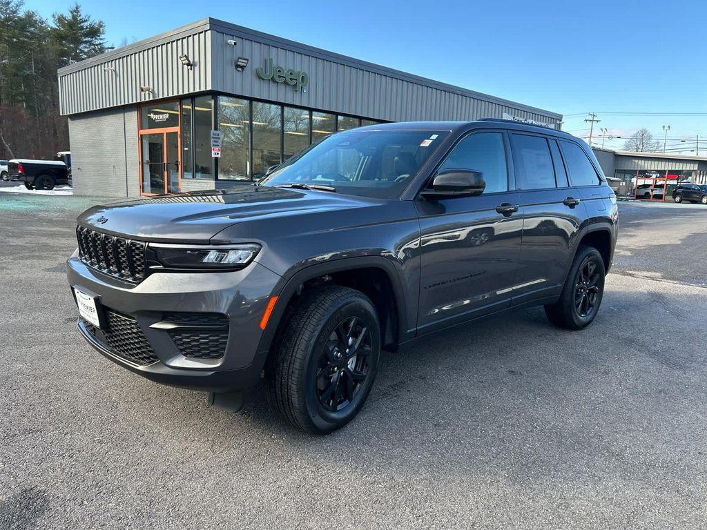 new 2025 Jeep Grand Cherokee car, priced at $42,250